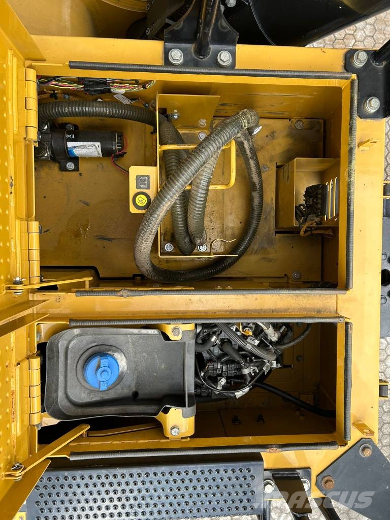CAT 390 F L hammer lines - new undercarriage Raupenbagger