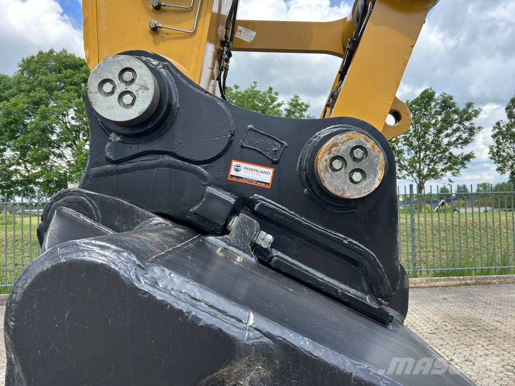 CAT 390 F L hammer lines - new undercarriage Raupenbagger