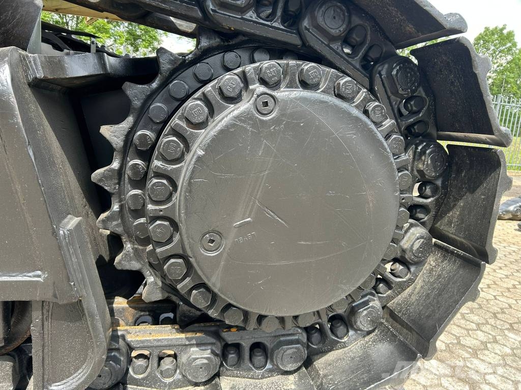CAT 390 F L hammer lines - new undercarriage Raupenbagger