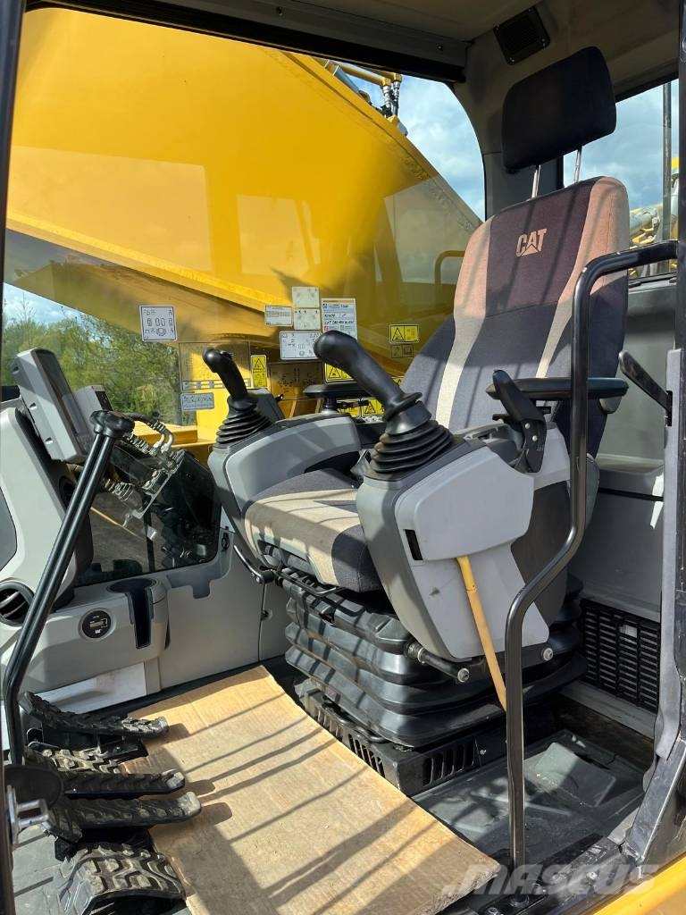 CAT 390 F L hammer lines - new undercarriage Raupenbagger