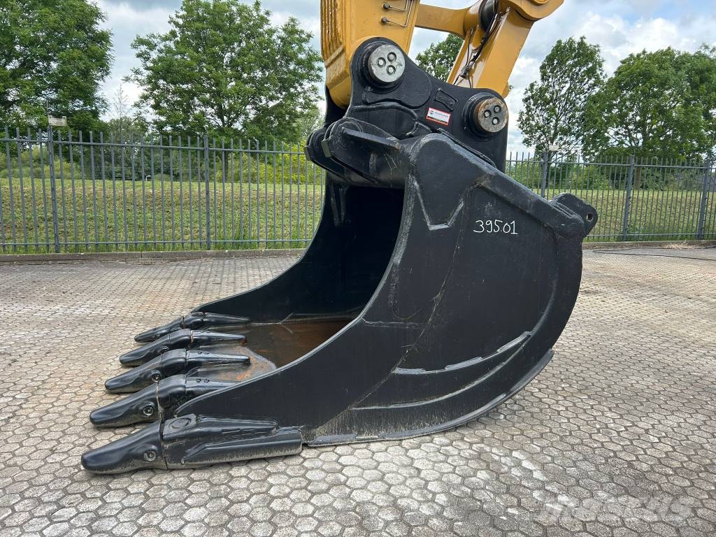 CAT 390 F L hammer lines - new undercarriage Raupenbagger