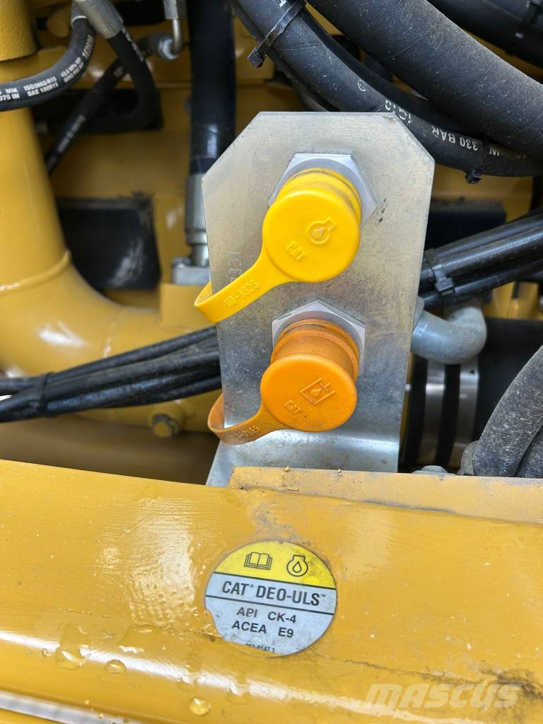 CAT 390 F L hammer lines - new undercarriage Raupenbagger