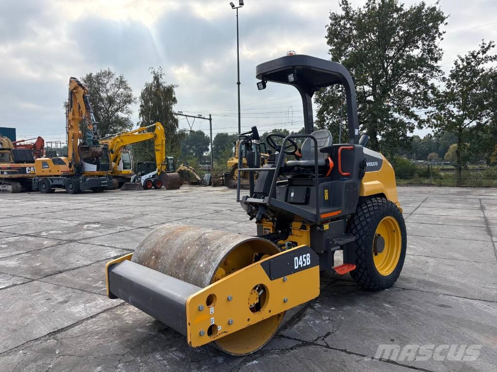 Volvo SD 45 B / 94 hours - CE Ühe trumliga rullid
