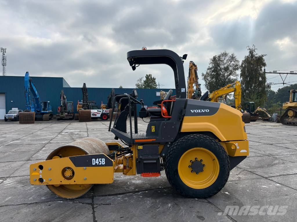 Volvo SD 45 B / 94 hours - CE Ühe trumliga rullid