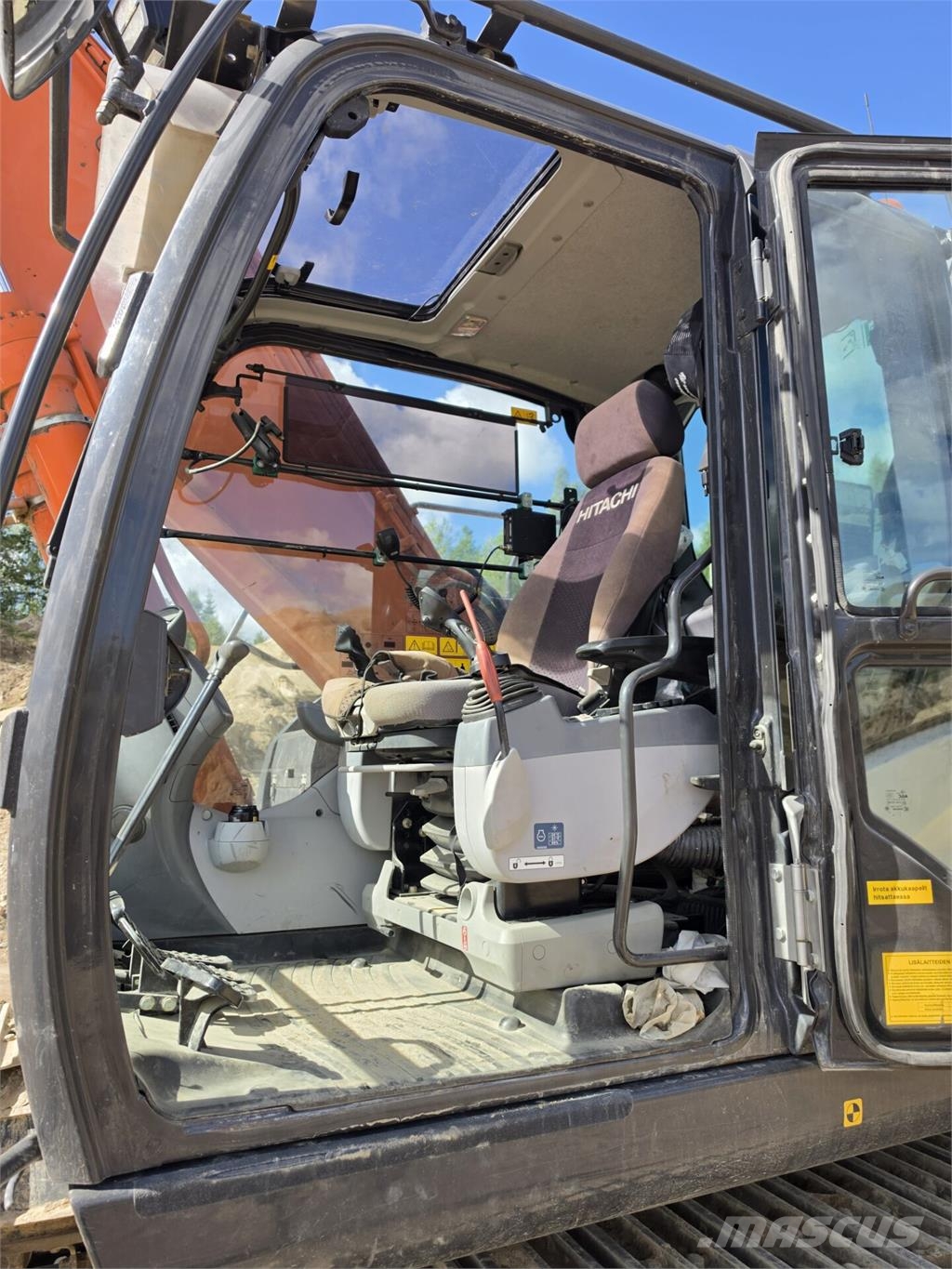 Hitachi ZX300LC-6 حفارات زحافة