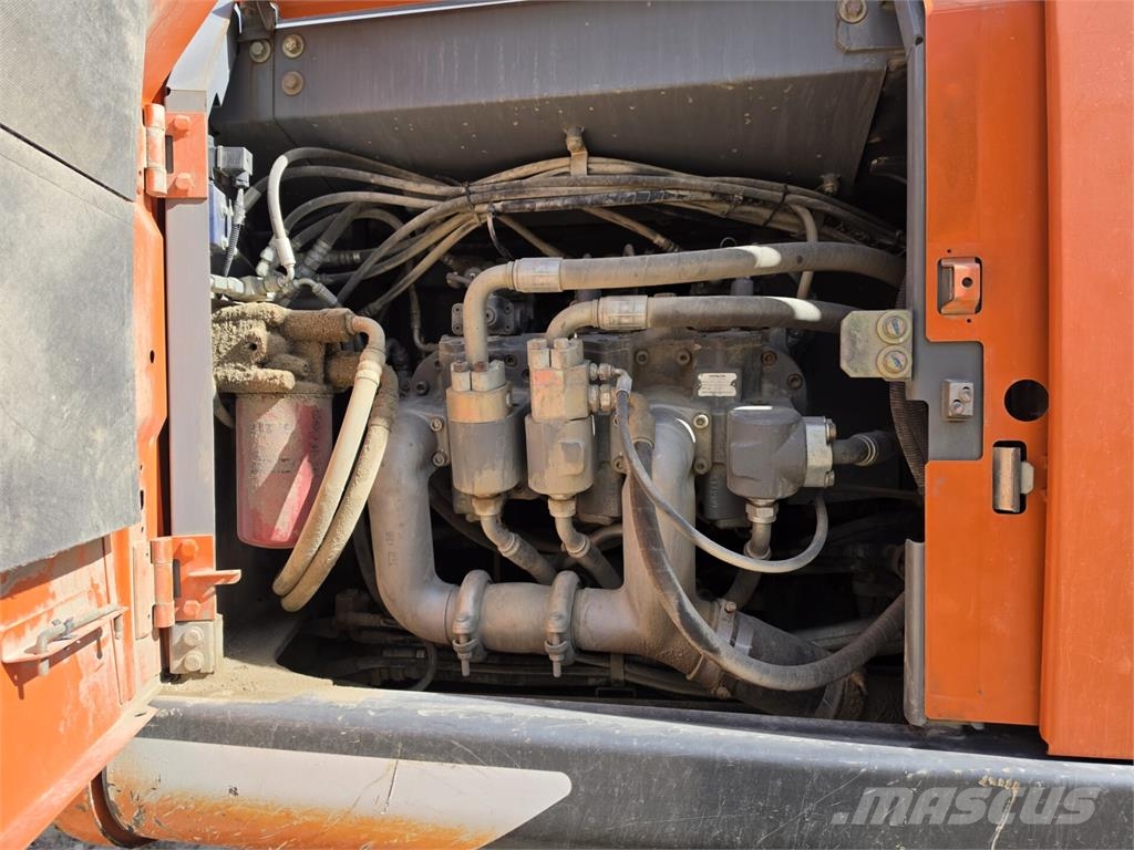 Hitachi ZX300LC-6 حفارات زحافة