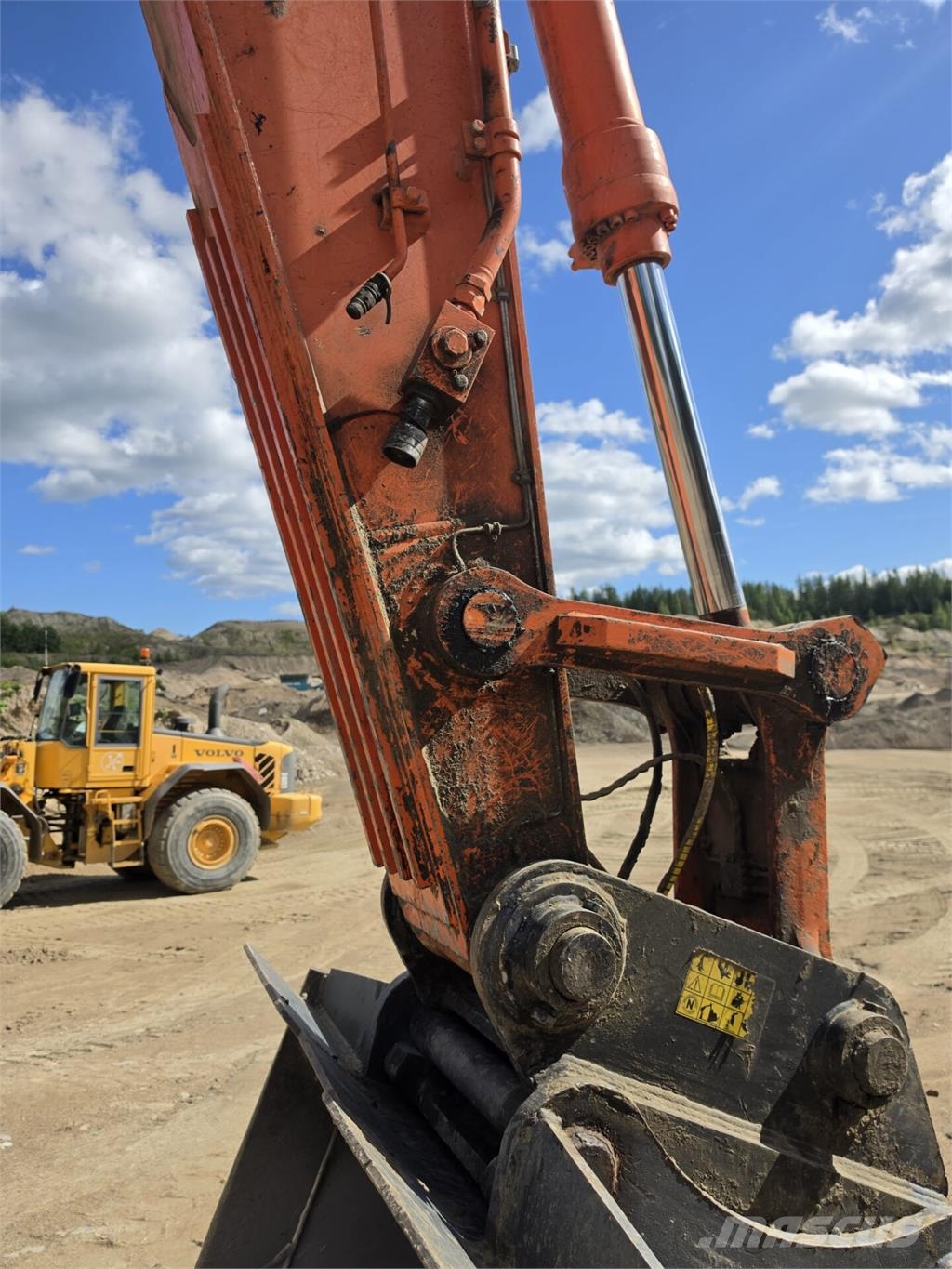 Hitachi ZX300LC-6 حفارات زحافة