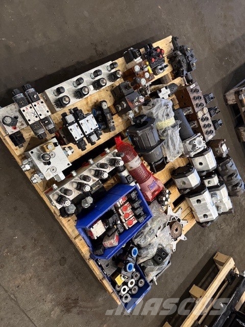 Terex Pegson NEW HYDRAULIC PARTS COMPLET Mobilní drtiče