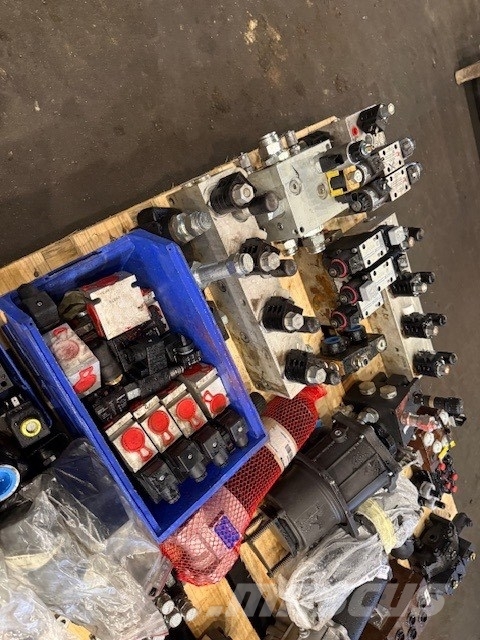 Terex Pegson NEW HYDRAULIC PARTS COMPLET Mobilní drtiče