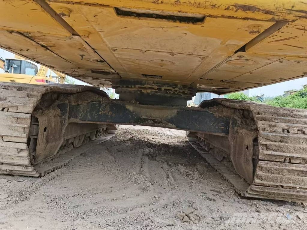 Komatsu PC 360 حفارات زحافة