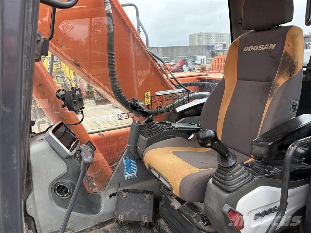 Doosan DX225LC-3 Gravemaskiner på larvebånd