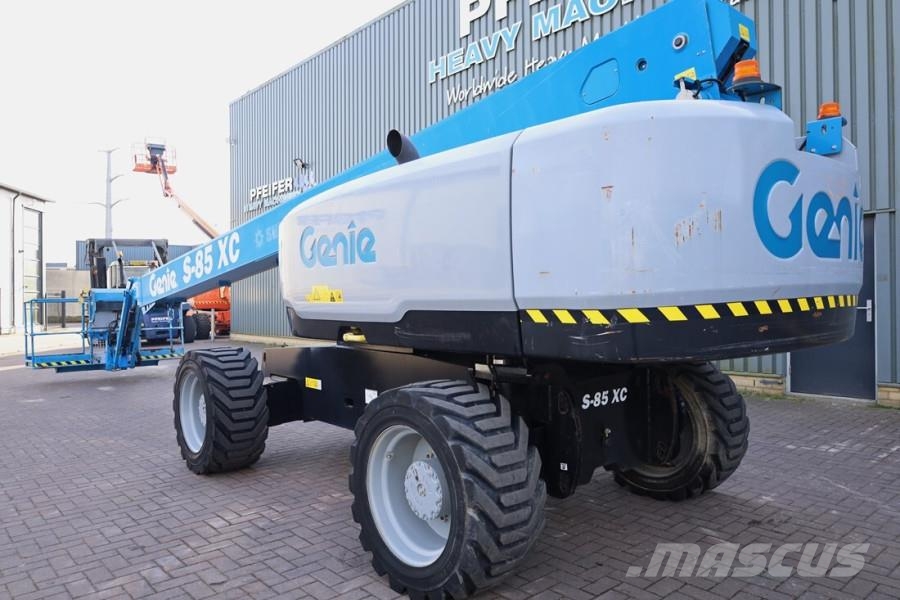 Genie S85XC Valid inspection, Diesel, 4x4 Drive, 28m Wor 견인식 전동이동 리프트