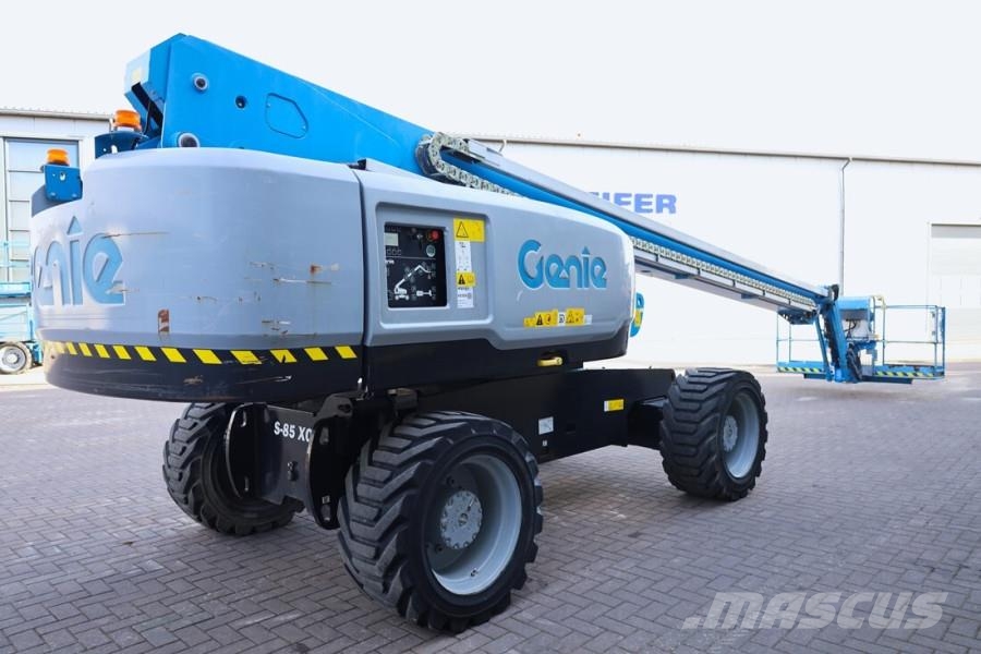 Genie S85XC Valid inspection, Diesel, 4x4 Drive, 28m Wor 견인식 전동이동 리프트