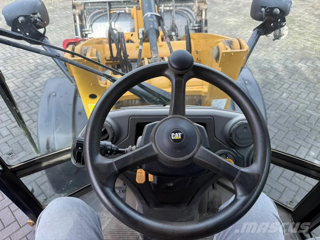 CAT 906 | With pallet forks | With Folding bucket | 35 Rataslaadurid