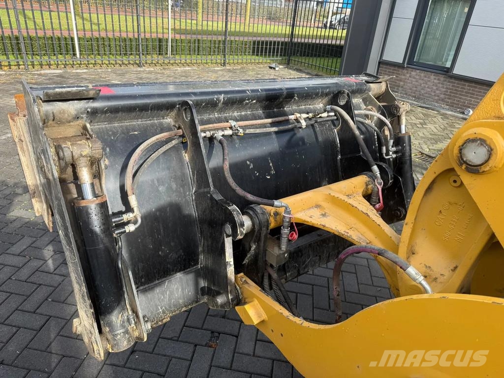 CAT 906 | With pallet forks | With Folding bucket | 35 Колесни товарачи