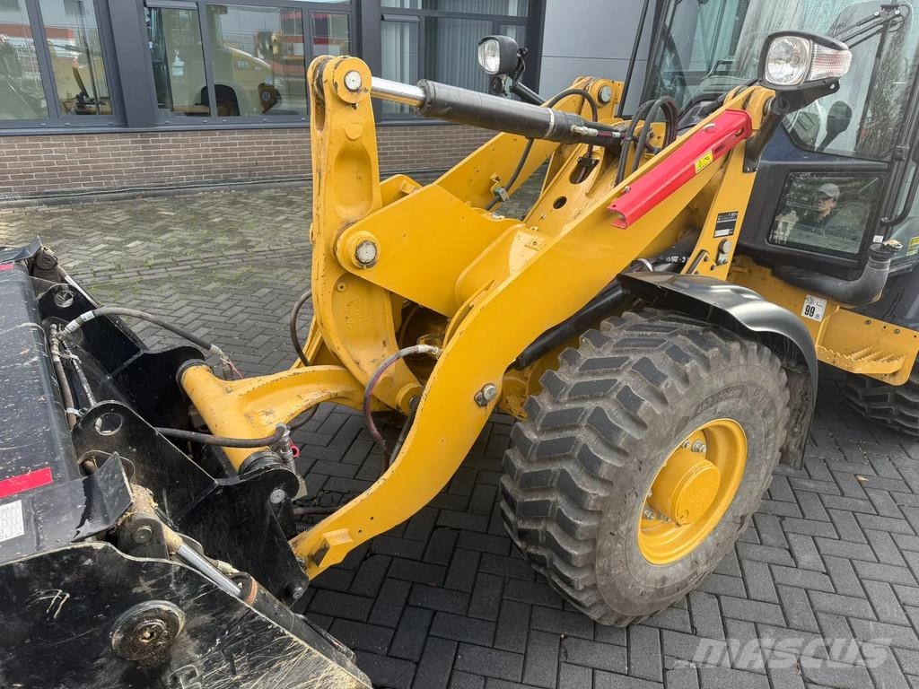 CAT 906 | With pallet forks | With Folding bucket | 35 Колесни товарачи