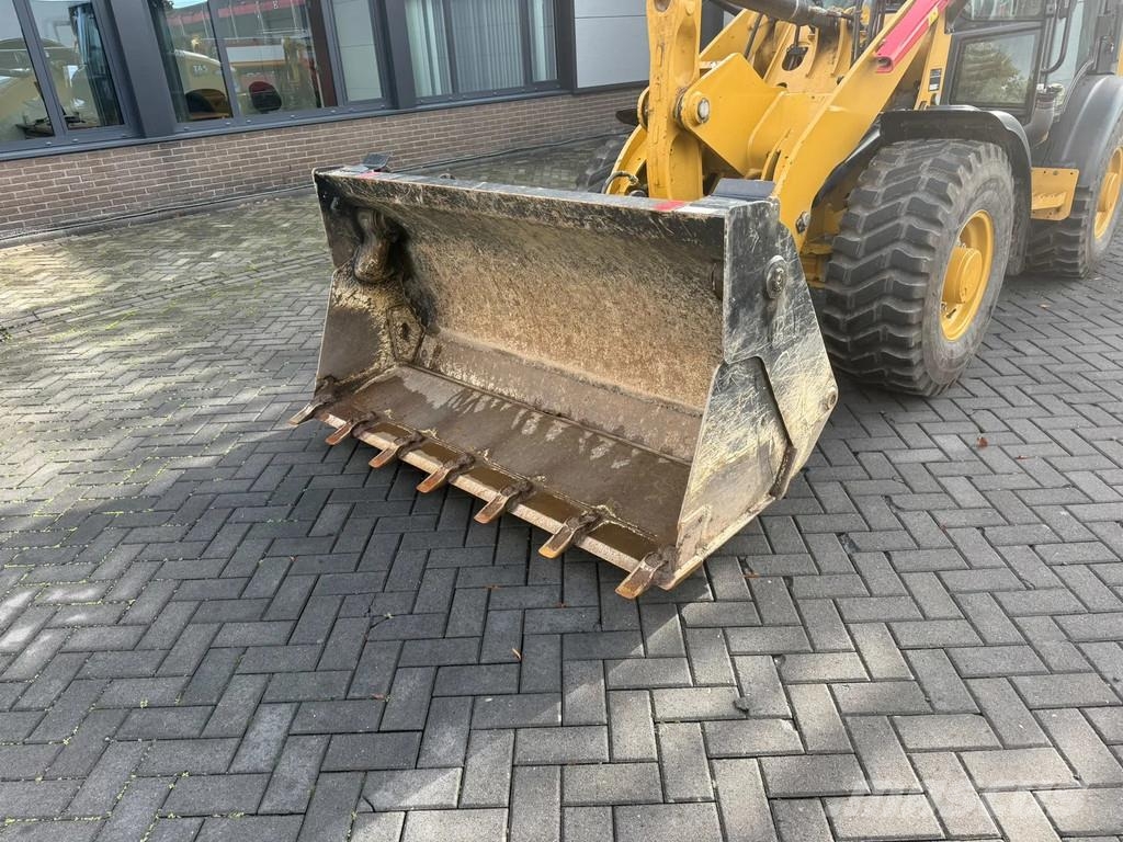 CAT 906 | With pallet forks | With Folding bucket | 35 Rataslaadurid