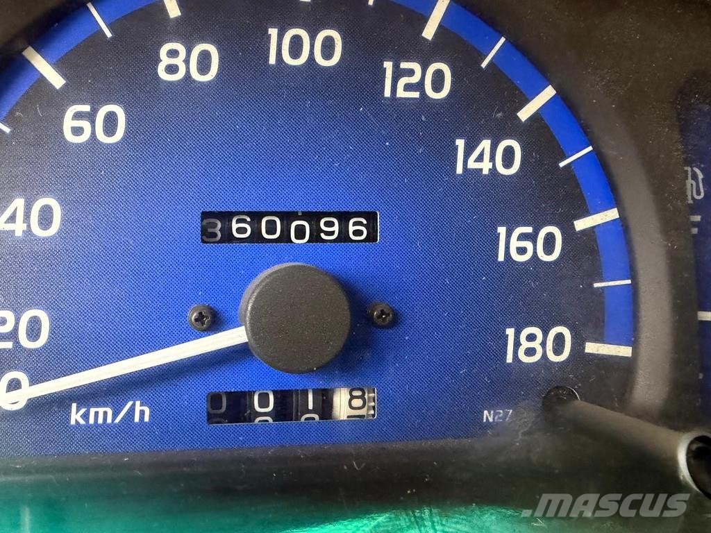 Toyota Hilux SUV - 4x4 4WD - Manual Gearbox - Power Steer Todoterrenos