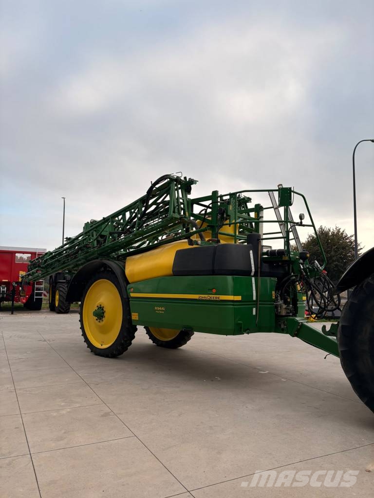 John Deere R944I Vlečne škropilnice