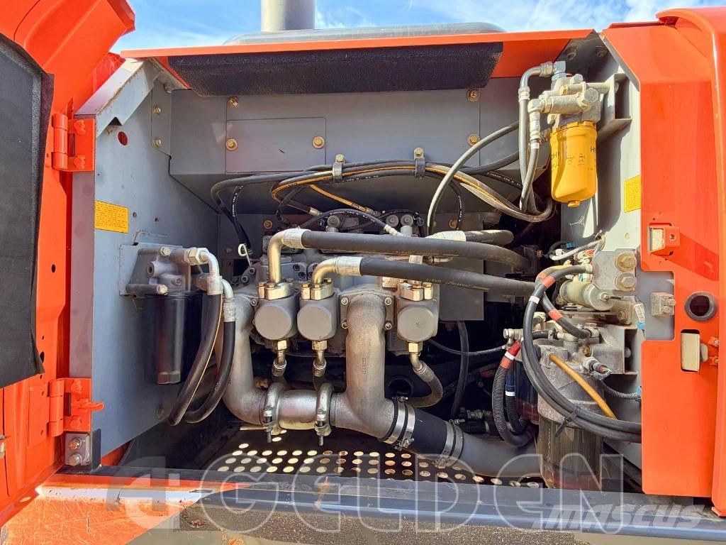 Hitachi ZX210 - 5B Rupsgraafmachines