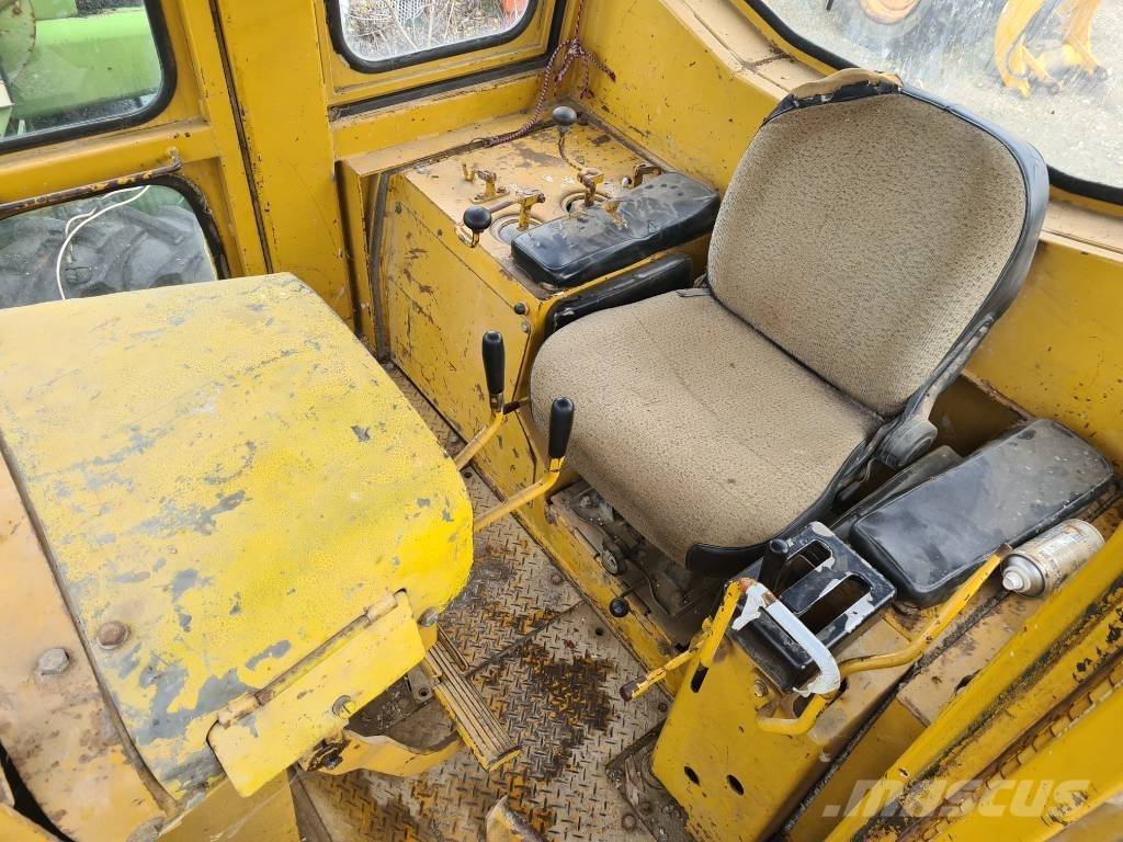 Komatsu D 85-18 Vikšriniai buldozeriai
