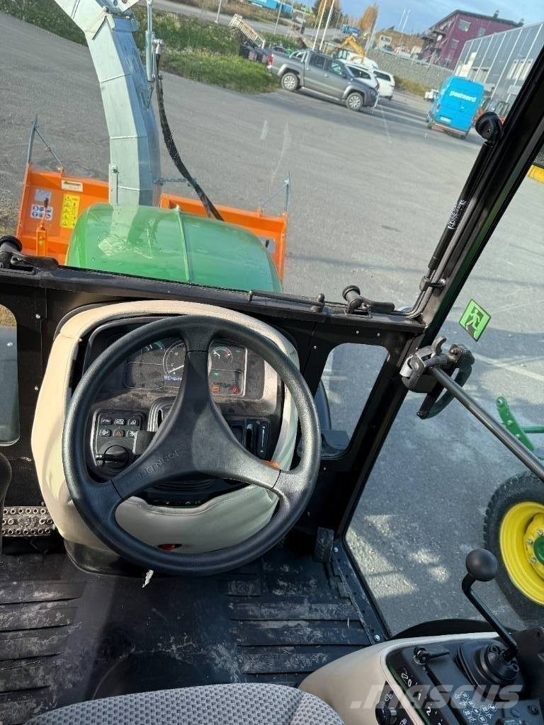 John Deere 2032 R Lietoti riteņu kompaktiekrāvēji