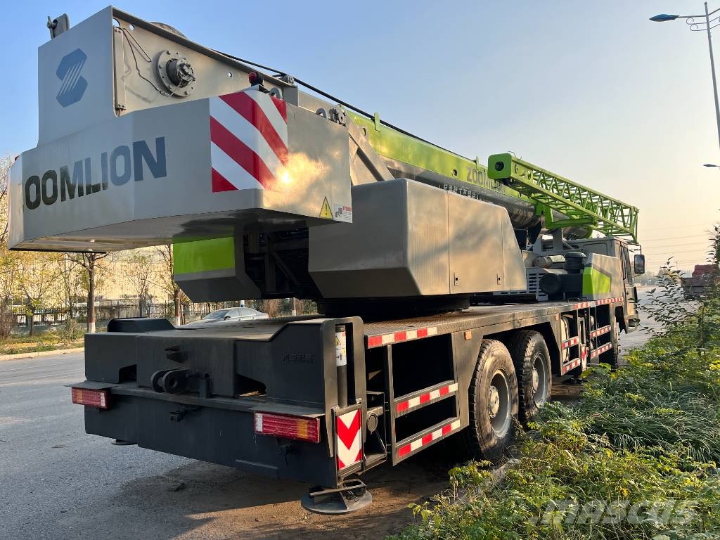 Zoomlion ZTC251V Univerzální terénní jeřáby