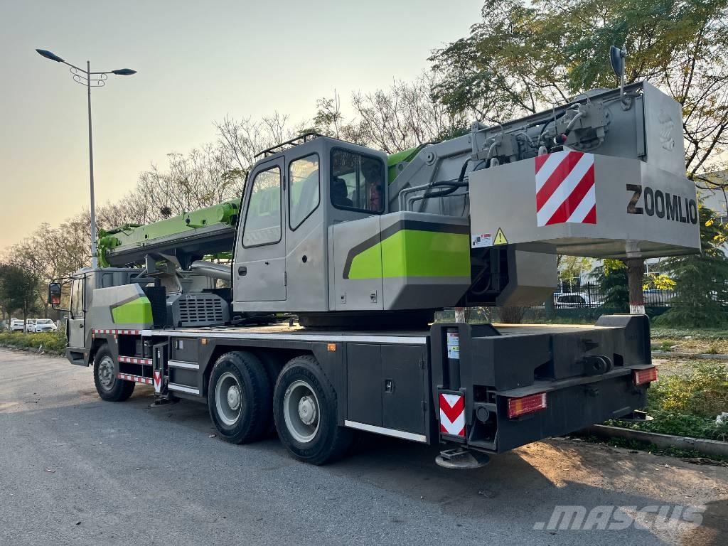Zoomlion ZTC251V Univerzální terénní jeřáby