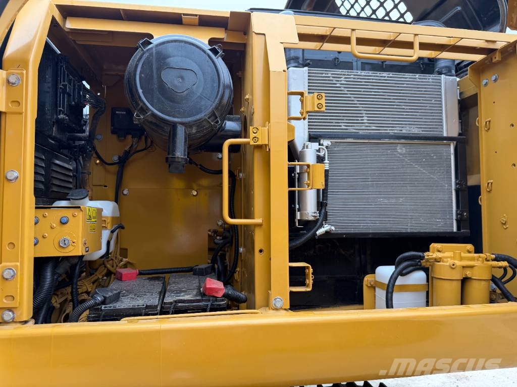 CAT 320GX 3000 units excavators in stock Raupenbagger