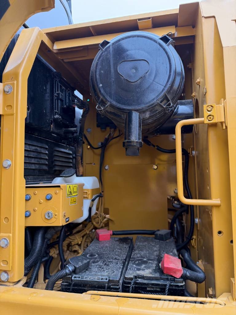 CAT 320GX 3000 units excavators in stock Raupenbagger