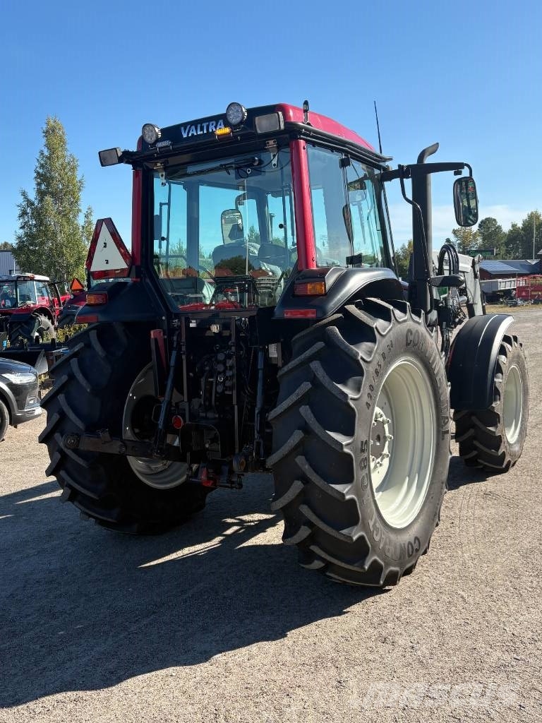 Valtra A 72 Traktory