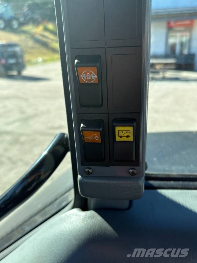 Valtra A 72 Traktory