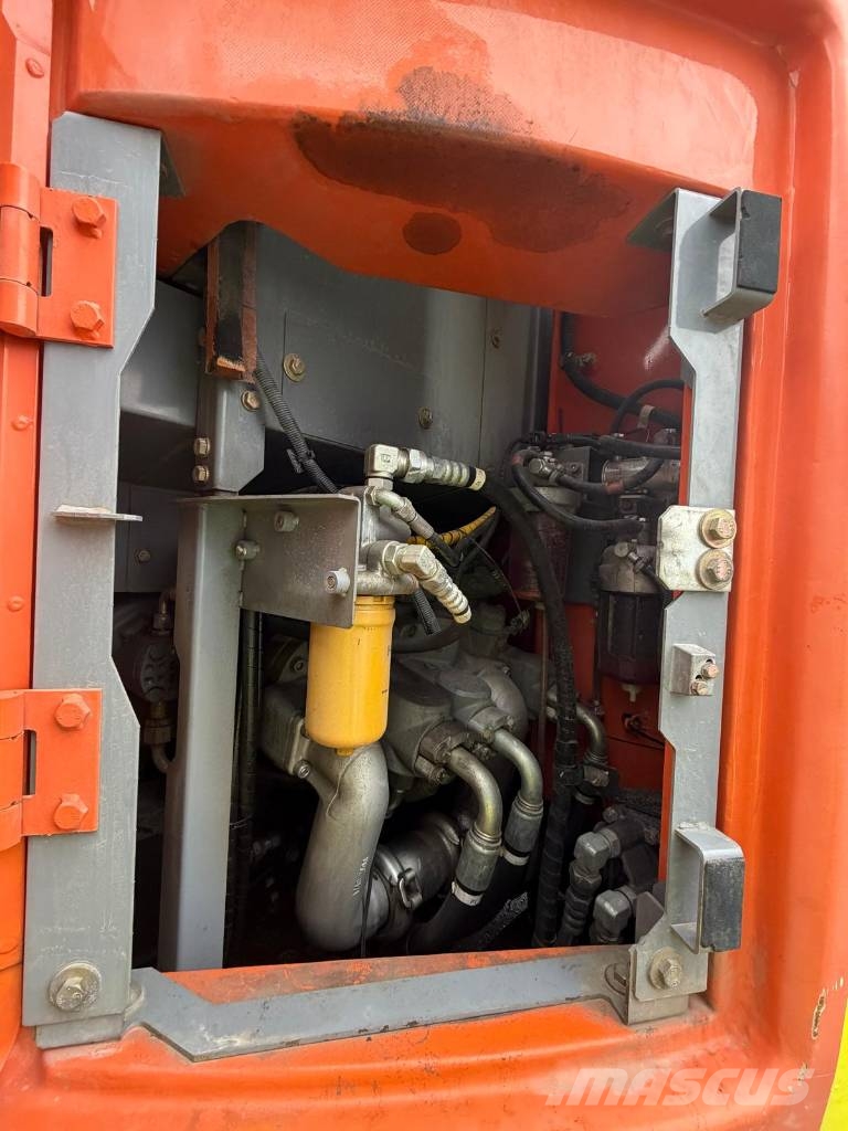 Hitachi ZX 225 US LC-5 Верижен екскаватор