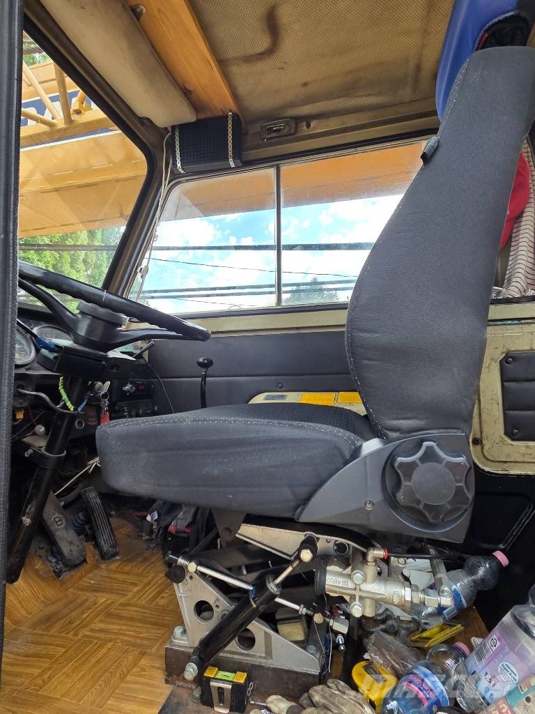 Mitsubishi KATO 250 E-III Mobil daruk