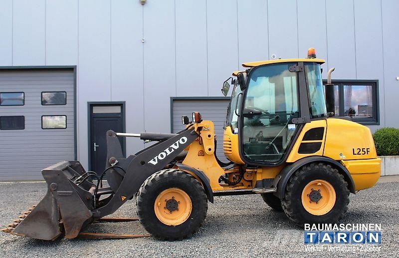 Volvo L25F * Klappschaufel + Palettengabel Фронтальные погрузчики