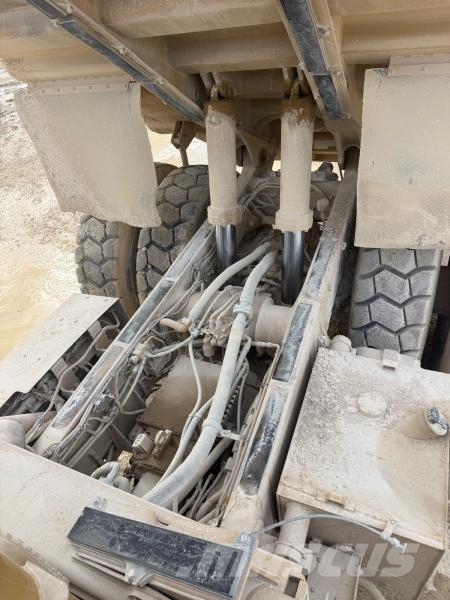 CAT 772G شاحنات المخلفات الصلبة