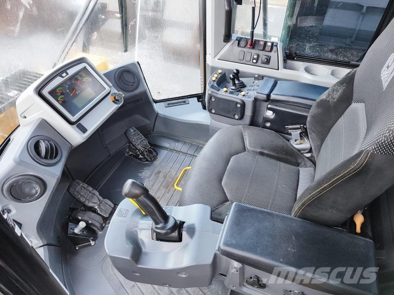 CAT 966M XE Pale gommate