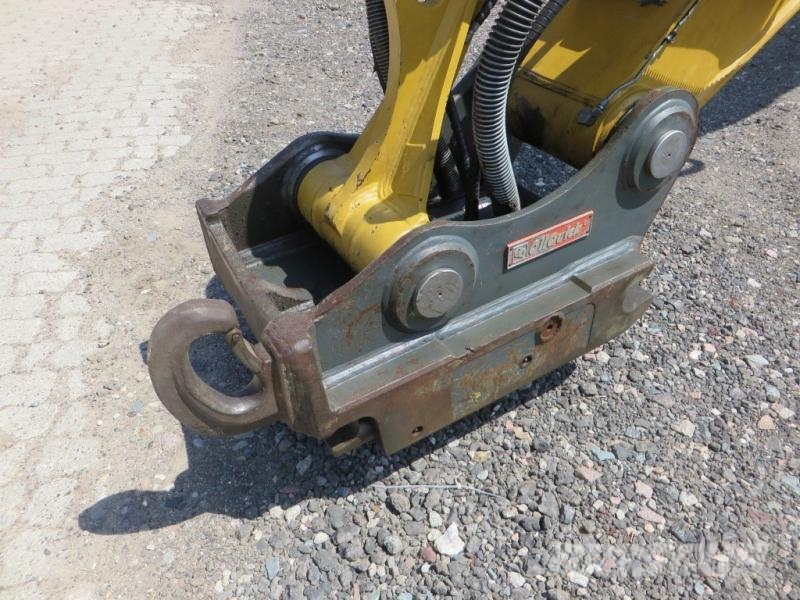 CAT M320F Gumikerekes kotrók