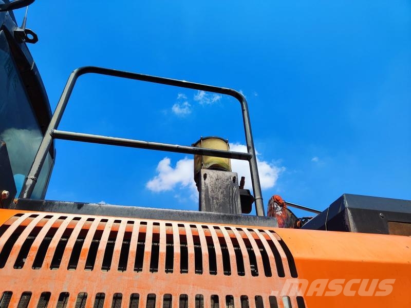 Hitachi KTC390-6 履带挖掘机