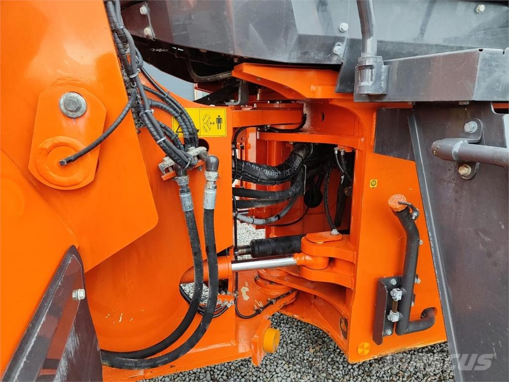 Hitachi ZW220-6 لوادر بعجل