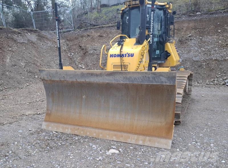 Komatsu D61PX-24 Pásové dozery