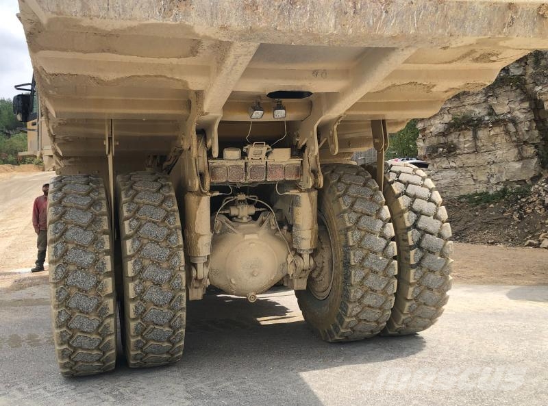 Komatsu HD405-7 Карьерные самосвалы