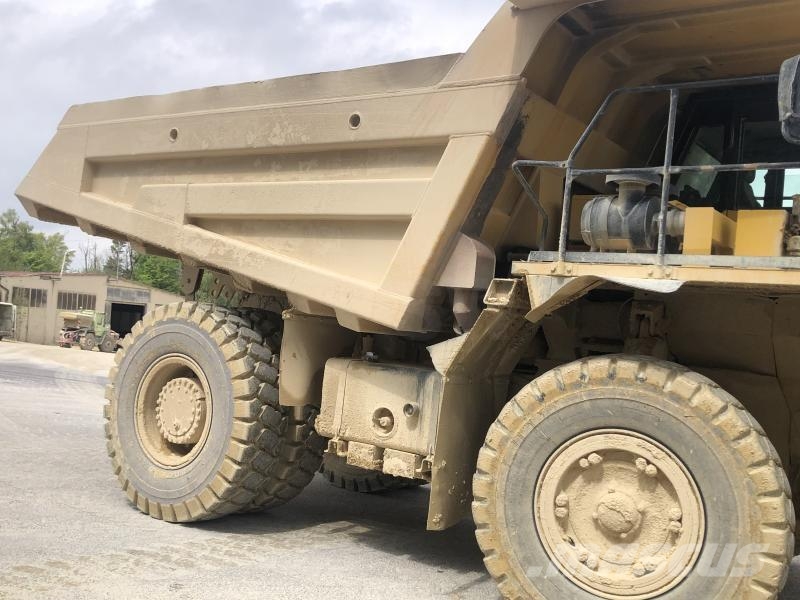 Komatsu HD405-7 Карьерные самосвалы