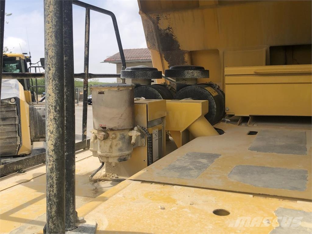 Komatsu HD405-7 Карьерные самосвалы