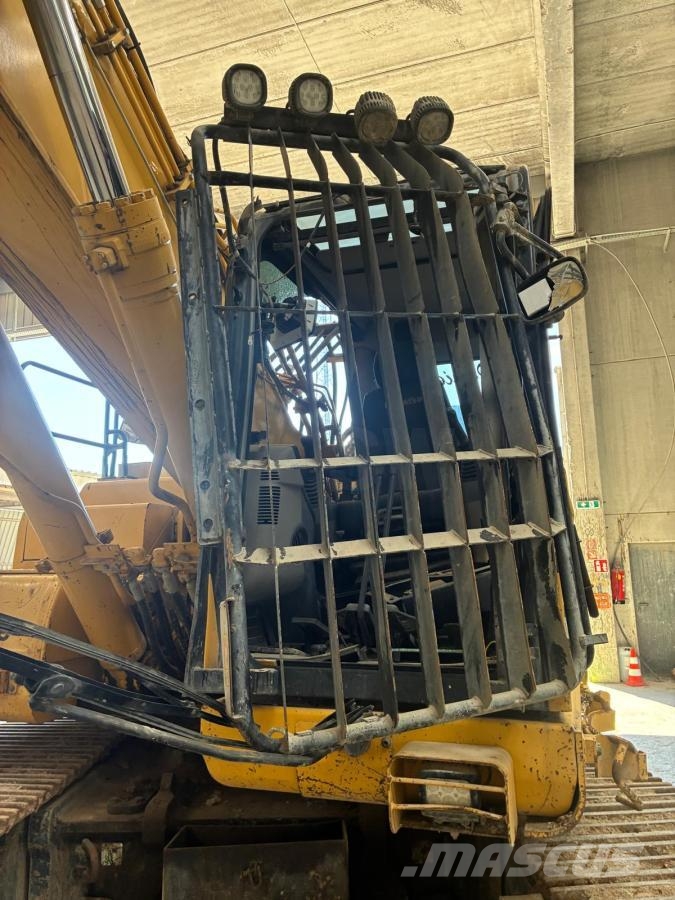 Komatsu PC390HRD-11 reparaturbedürftig Bontásra használt kotrók