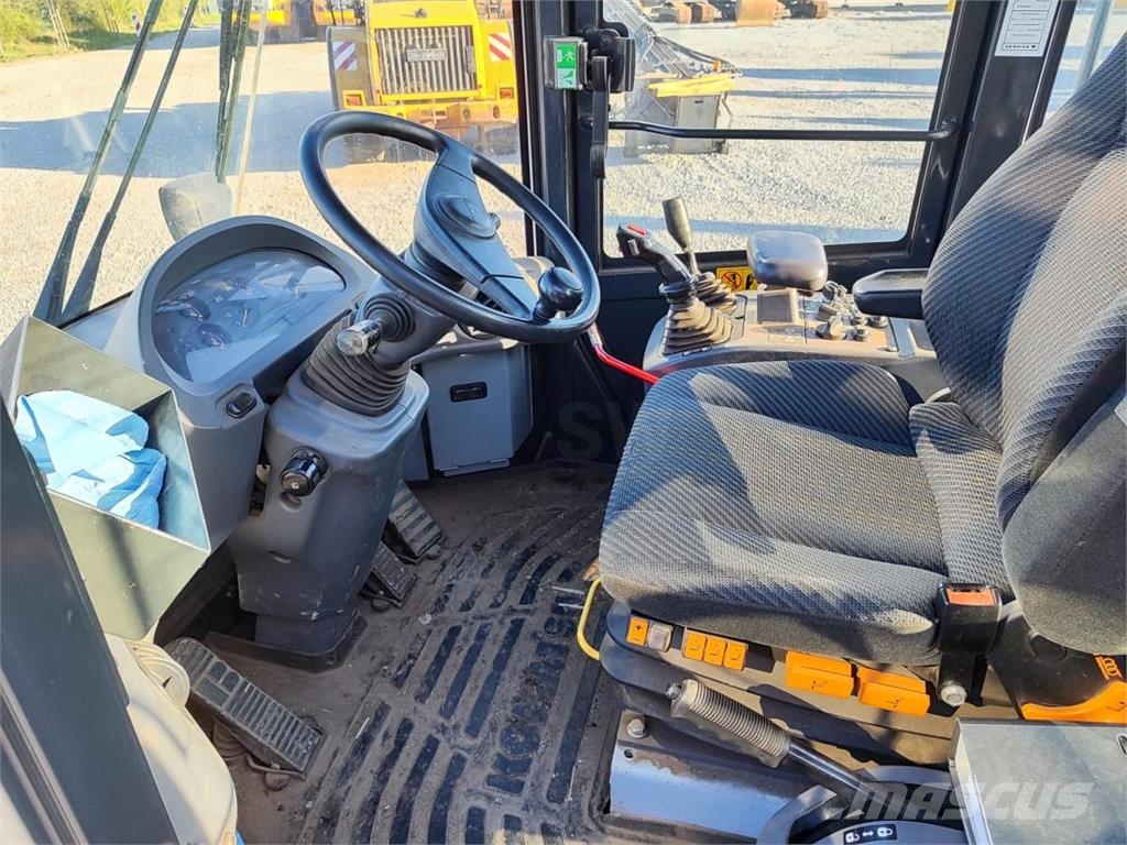 Komatsu WA200PZ Cargadoras sobre ruedas