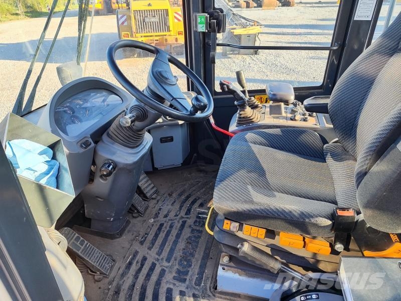Komatsu WA200PZ Carregadeiras de rodas