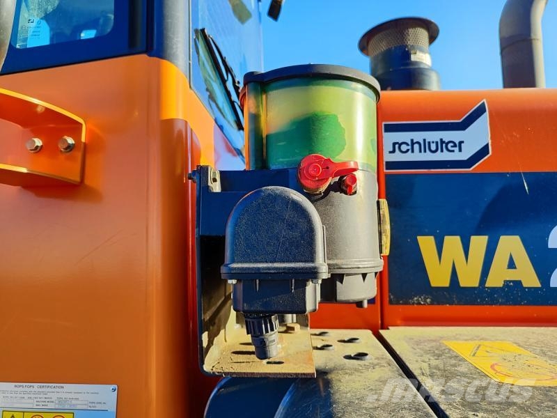 Komatsu WA200PZ Carregadeiras de rodas