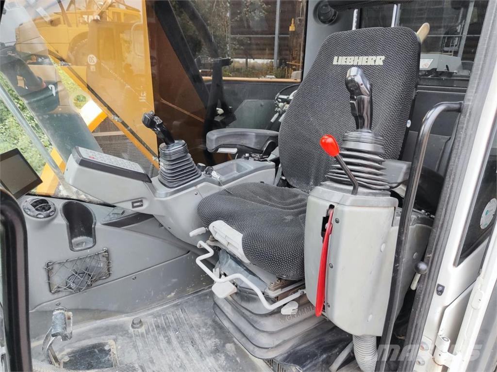 Liebherr R914 Compact Excavadoras sobre orugas