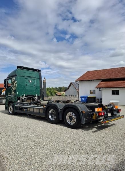 Mercedes-Benz Actros 2551 Camiones con gancho